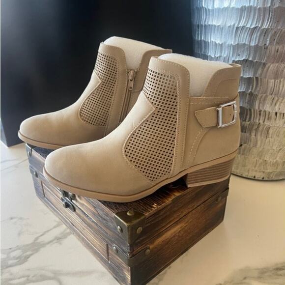 MIA Katrine Booties in Tan - Picture 5 of 10